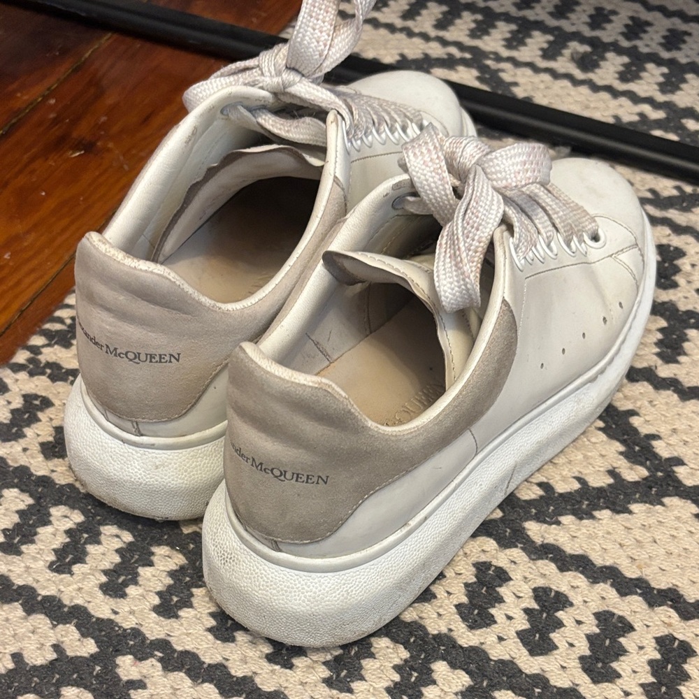 Alexander McQueen Off-White Leather Platform Sneakers with Light Gray Heel